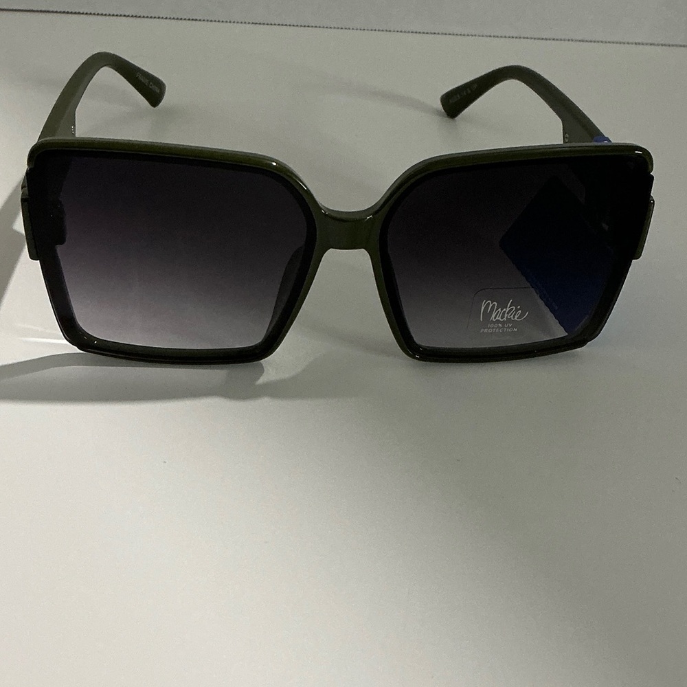 NWT Bob Mackie Green Sunglasses With Red And White Arms